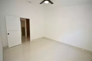 18954 NW 67th Pl, Hialeah, FL 33015 - Photo 7