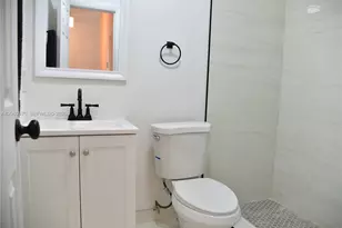 18954 NW 67th Pl, Hialeah, FL 33015 - Photo 15