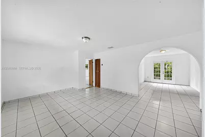430 SE 7th Ave, Hialeah, FL 33010 - Photo 9