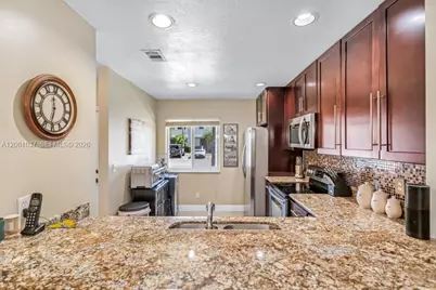 20822 NW 2nd St, Pembroke Pines, FL 33029 - Photo 7