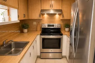 9678 Fontainebleau Blvd, Miami, FL 33172 - Photo 3