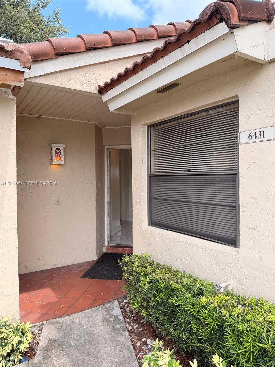 6431 NW 171st St - 6431 NW 171st St, Hialeah, FL 33015 Luxury Property | Jose Angel Pina