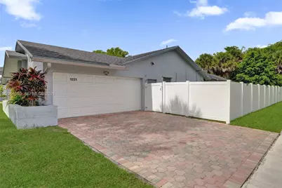 1221 NW 78th Ave, Plantation, FL 33322 - Photo 5