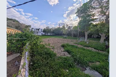 660 NE 86th St, Miami, FL 33138 - Photo 3