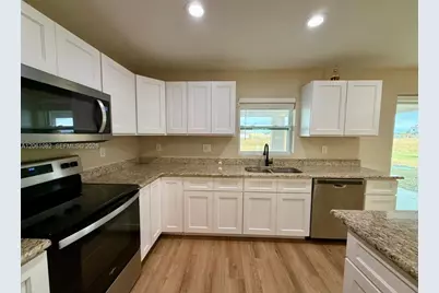 7033 Waldo Cir, Labelle, FL 33935 - Photo 9
