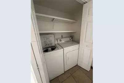 8290 Lake Dr #517, Doral, FL 33166 - Photo 5
