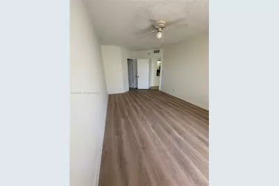 8290 Lake Dr #517, Doral, FL 33166 - Photo 11