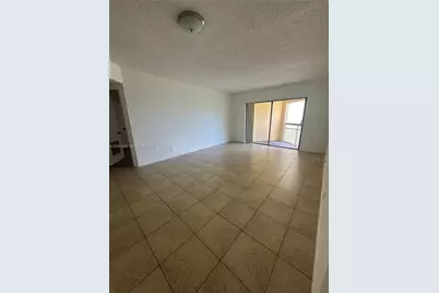 8290 Lake Dr #517, Doral, FL 33166 - Photo 9