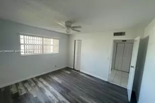 30 SE 4th Ave, Hallandale Beach, FL 33009 - Photo 5