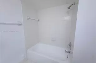 995 NE 34th Ave, Homestead, FL 33033 - Photo 5