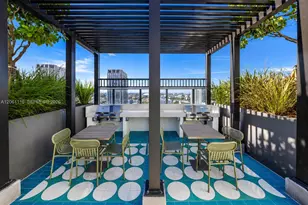11 NE 6th St, Miami, FL 33132 - Photo 25