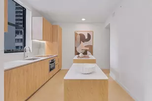 11 NE 6th St, Miami, FL 33132 - Photo 9