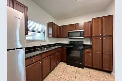 1035 NE 10th Ave #3, Fort Lauderdale, FL 33304 - Photo 3