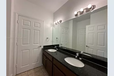 1035 NE 10th Ave #3, Fort Lauderdale, FL 33304 - Photo 11