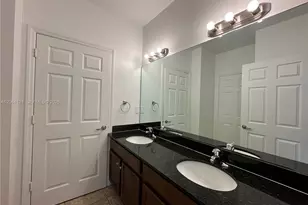 1035 NE 10th Ave, Fort Lauderdale, FL 33304 - Photo 11