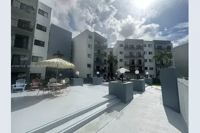 1820 W 53rd St #518, Hialeah, FL 33012 - Photo 7