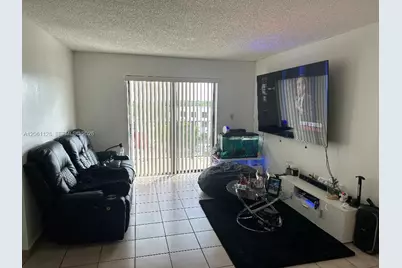 1820 W 53rd St #518, Hialeah, FL 33012 - Photo 9