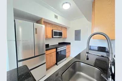 11600 SW 2nd St #18104, Pembroke Pines, FL 33025 - Photo 5