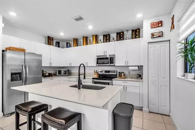 278 SW 159th Pl, Pembroke Pines, FL 33027 - Photo 13