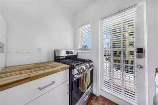901 Meridian Ave, Miami Beach, FL 33139 - Photo 15