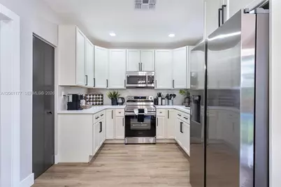 904 NW 6th Ter, Hallandale Beach, FL 33009 - Photo 13