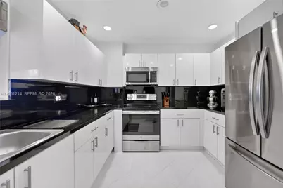 8210 SW 96th Ct, Miami, FL 33173 - Photo 11