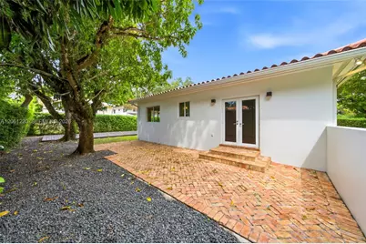 5510 Orduna Dr, Coral Gables, FL 33146 - Photo 9
