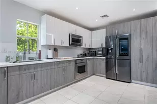 18460 NE 30th Ave, Aventura, FL 33160 - Photo 11