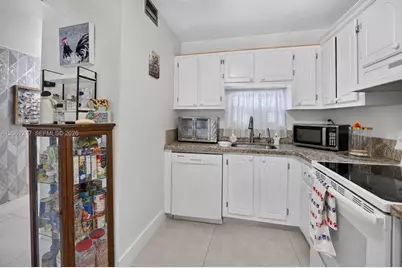 8941 S Hollybrook Blvd #202, Pembroke Pines, FL 33025 - Photo 3