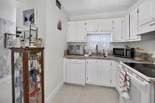 8941 S Hollybrook Blvd, Pembroke Pines, FL 33025 - Photo 3