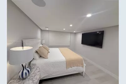5555 Collins Ave #12C, Miami Beach, FL 33140 - Photo 21