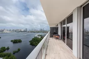 16385 Biscayne Blvd, North Miami Beach, FL 33160 - Photo 1