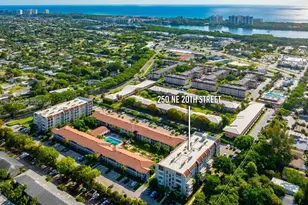 250 NE 20th St, Boca Raton, FL 33431 - Photo 1
