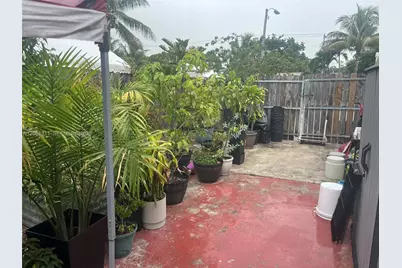 240 NE 23rd Ct, Pompano Beach, FL 33060 - Photo 23