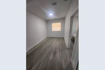 2700 Collins Ave #110, Miami Beach, FL 33140 - Photo 3