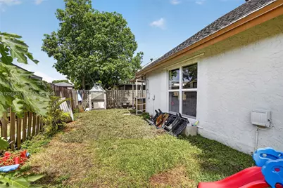 9381 NW 35th Pl, Sunrise, FL 33351 - Photo 37