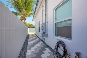 2426 SW 25th St, Miami, FL 33133 - Photo 17