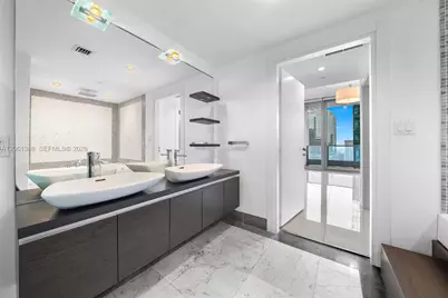 200 Biscayne Boulevard Way #4409, Miami, FL 33131 - Photo 11