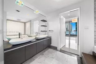 200 Biscayne Blvd Way, Miami, FL 33131 - Photo 11