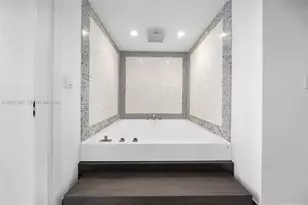 200 Biscayne Blvd Way, Miami, FL 33131 - Photo 13