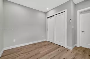 1011 NW 30th Ct, Miami, FL 33125 - Photo 9