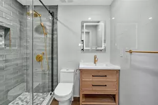 1011 NW 30th Ct, Miami, FL 33125 - Photo 21