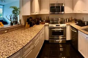 7800 Collins Ave, Miami Beach, FL 33141 - Photo 17
