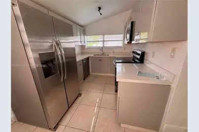 124 NW 89th St #124, El Portal, FL 33150 - Photo 3