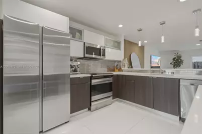 10805 NW 3rd Ct, Pembroke Pines, FL 33026 - Photo 9
