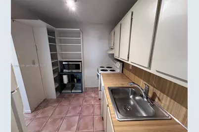 1665 Bay Rd #416, Miami Beach, FL 33139 - Photo 19