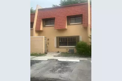 62 Spinning Wheel Ln, Tamarac, FL 33319 - Photo 1
