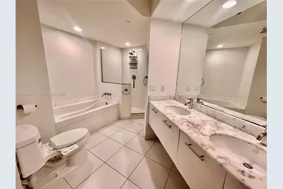 500 Brickell Ave #2407, Miami, FL 33131 - Photo 15