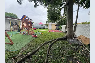 80 W 56th St, Hialeah, FL 33012 - Photo 23