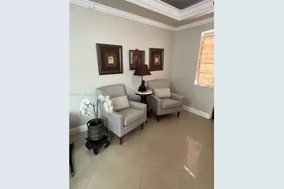 1029 SW 10th Ave, Miami, FL 33130 - Photo 3